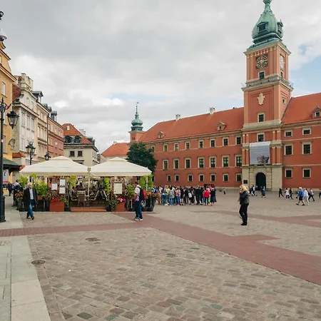 Jezuicka Old Town By Bookinghost * Varsovia