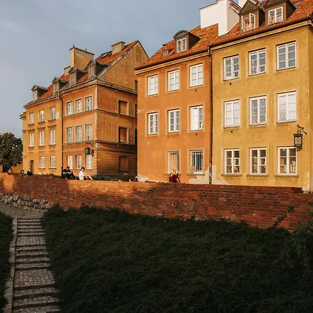 Jezuicka Old Town By Bookinghost * Varsovia